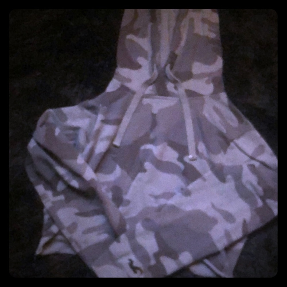 Cropped Camo Hollister hoodie